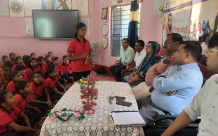 डीएम से छात्रा ने कहा- सर, नाश्ते में पोहा नहीं, रोटी चाहिए; केजीबी में छात्राओं ने बताईं समस्याएं