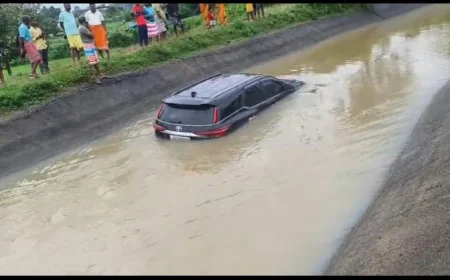 बोकारो में नहर में जा गिरी फॉर्च्यूनर, दो युवक घायल; बाल-बाल बची जान