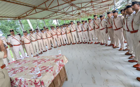 नवादा में 147 ASI बने दारोगा, सामूहिक प्रोन्नति समारोह में एसपी ने रैंक लगाकर दी बधाई
