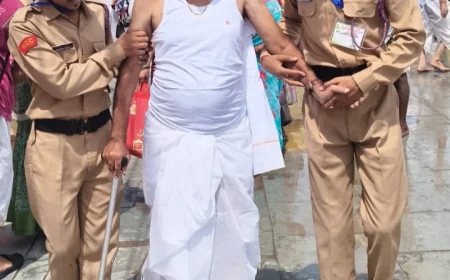 पितृपक्ष मेला में एनसीसी कैडेटों ने संभाली सेवा की कमान, विष्णुपद मंदिर पहुंचे पिंडदानियों की निस्वार्थ भाव से कर रहे सेवा, श्रद्धालुओं की सुविधा में जुटे कैडेट