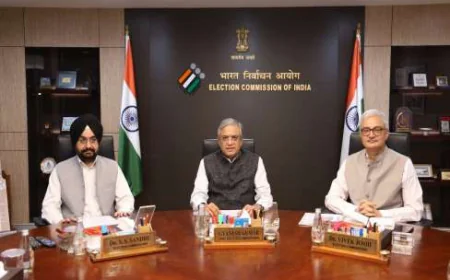 SIR पर चुनाव आयोग के बड़े फैसले: नोटिस वाले मतदाताओं के घर जाएंगे BLO, दिल्ली में दावा-आपत्ति की तारीख 30 अक्टूबर तक बढ़ी