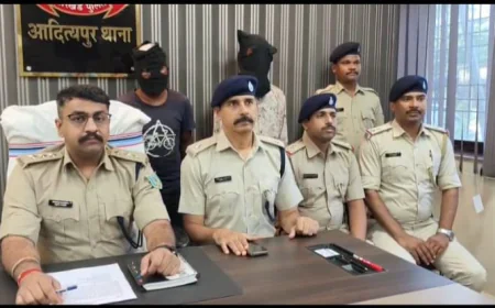 आदित्यपुर मुस्लिम बस्ती फायरिंग कांड का खुलासा, अवैध कमाई के पैसे के लालच में रिश्तेदार ने रची साजिश; दो आरोपी गिरफ्तार