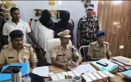 वैशाली में अंतरराज्यीय ठग गिरोह का खुलासा, नकली नोट के 10 बंडल और पेपर कटिंग मशीन के साथ दो गिरफ्तार