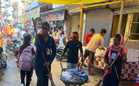 मेला क्षेत्र में सफाई का अभियान तेज, स्वच्छता के साथ ब्लीचिंग का छिड़काव