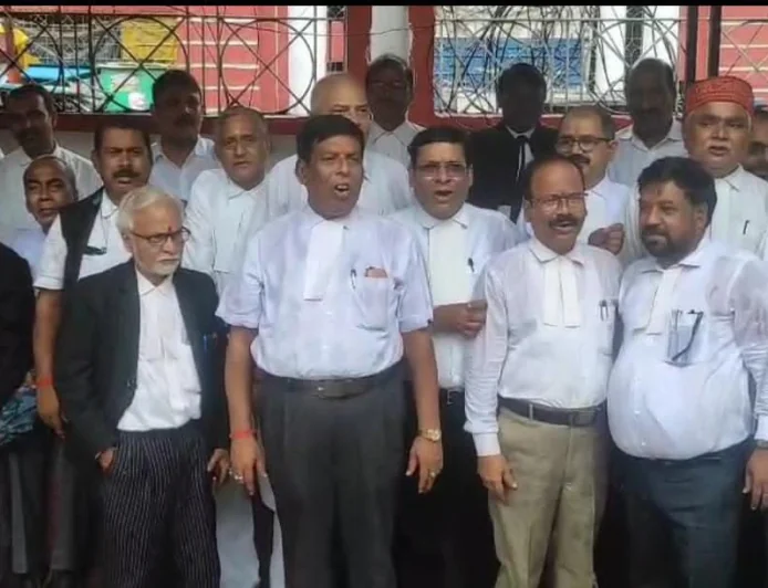 मनन मिश्रा के समर्थन में गयाजी बार एसोसिएशन के अधिवक्ता एकजुट आरोपों को बताया सत्यहीन व तथ्यहीन