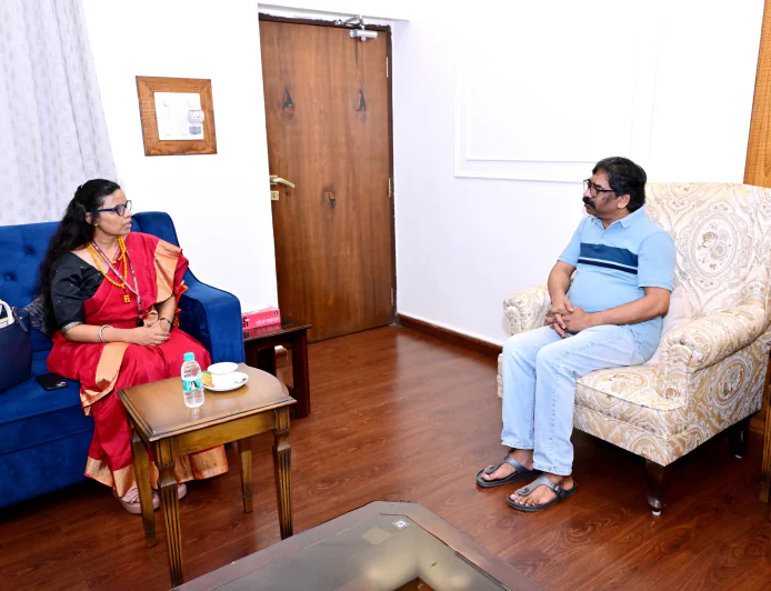 मुख्यमंत्री हेमंत सोरेन से IFS अधिकारी अंजू रंजन की मुलाकात, शिष्टाचार भेंट के दौरान हुई अहम चर्चा