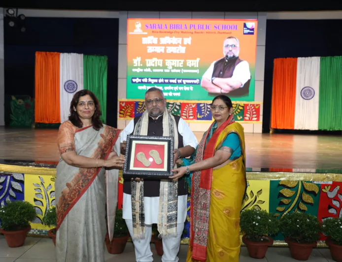 सरला बिरला पब्लिक स्कूल में डॉ. प्रदीप कुमार वर्मा का भव्य सम्मान, राष्ट्रीय मंत्री बनने पर दी गई बधाई