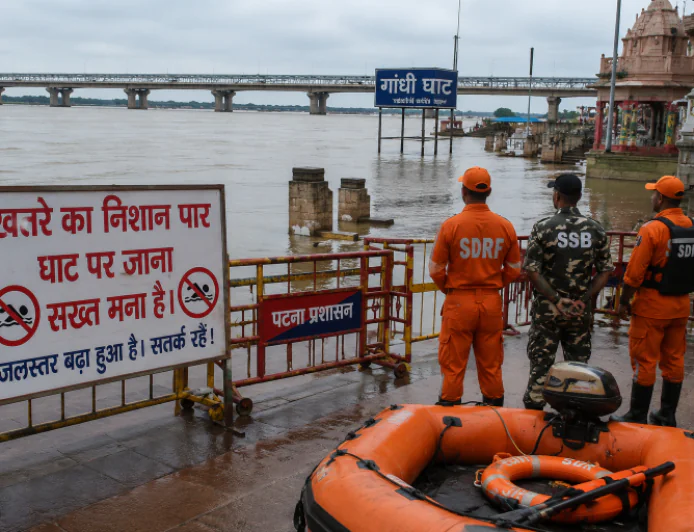पटना में गंगा खतरे के निशान से 1.23 मीटर ऊपर, घाटों पर आवाजाही बंद; SDRF-SSB तैनात