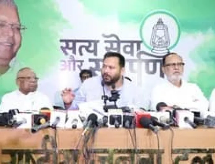 महंगाई को लेकर तेजस्वी यादव का केंद्र पर हमला, बोले- गरीब और मध्यम वर्ग की बढ़ी मुश्किलें