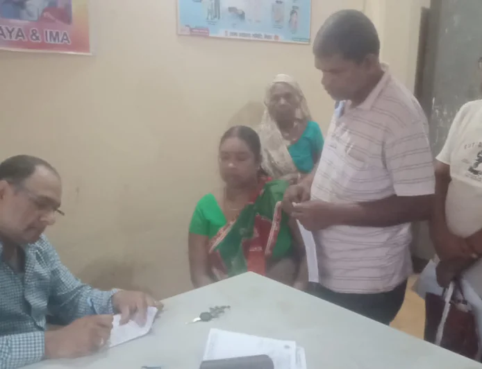 लॉयंस क्लब के जेरियाट्रिक क्लीनिक में मरीजों की निःशुल्क जांच