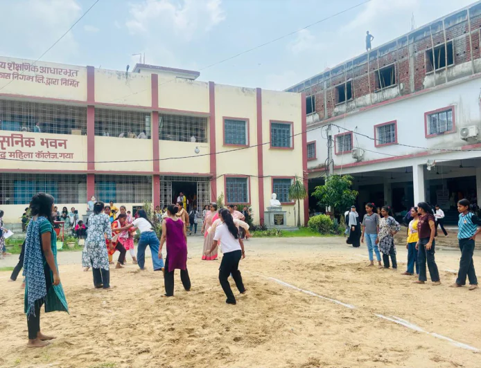 जीबीएम कॉलेज की छात्राओं ने "एक घंटा खेल के मैदान में” अभियान के तहत खेलकूद का अभ्यास किया प्रारंभ, महाविद्यालय परिसर में लगे ओपेन जिम का भी लाभ उठा रही हैं छात्राएँ