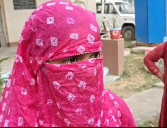 जमुई के आवासीय विद्यालय में 9वीं की छात्रा ने डायरेक्टर पर लगाए गंभीर आरोप, थाने में दिया आवेदन