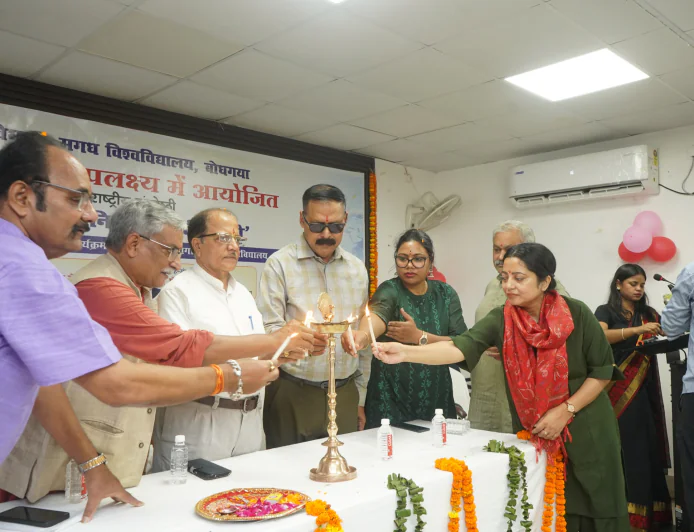 बदलती दुनिया के साथ बदल रही हिंदी, तकनीक और वैश्वीकरण ने बढ़ाई चुनौतियां, मगध विश्वविद्यालय में ‘बदलती दुनिया, बदलती हिंदी’ विषय पर राष्ट्रीय संगोष्ठी आयोजित, पुस्तक का विमोचन व भाषण प्रतियोगिता के विजेता सम्मानित