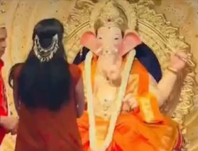 एंटीलिया में गूंजा ‘गणपति बप्पा मोरया’, अंबानी परिवार ने धूमधाम से की गणेश पूजा; बॉलीवुड सितारों से सजी महफिल