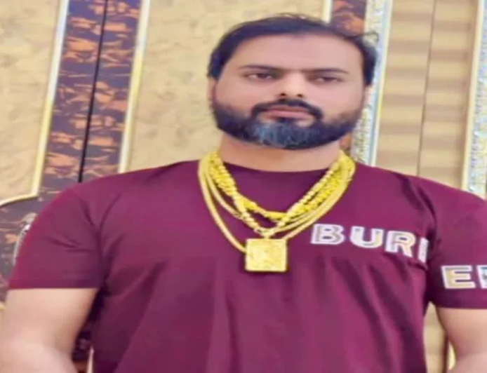 प्रिंस हत्याकांड में पुलिस की बड़ी कार्रवाई, 11 और फरार आरोपियों के घर चिपकाया इश्तहार