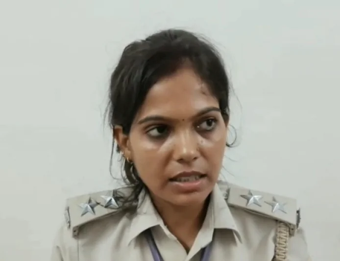शराब के खिलाफ छापेमारी करने गई उत्पाद पुलिस टीम पर हमला, महिला दारोगा समेत 2 घायल; कई जवान चोटिल