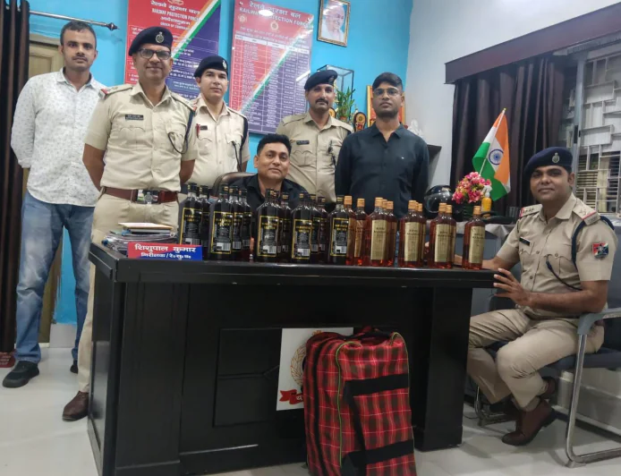 ऑपरेशन ‘सतर्क’ में RPF की बड़ी कार्रवाई, ट्रेन के बाथरूम के पास लावारिस बैग से 18 लीटर शराब बरामद