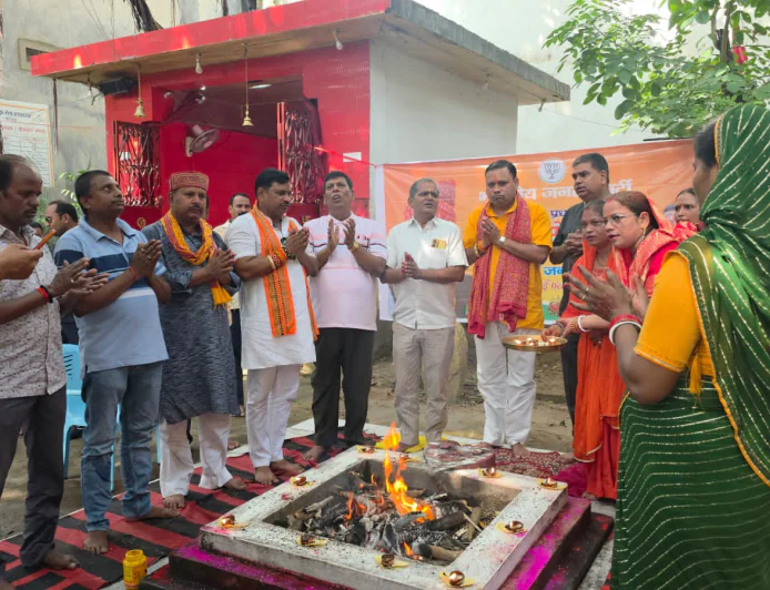 प्रधानमंत्री नरेंद्र मोदी के 76वें जन्मदिन पर चांदचौरा दुर्गा मंदिर में पूजा-अर्चना व हवन