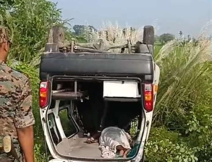 गया-राजगीर NH-82 पर तेज रफ्तार एंबुलेंस पलटी, 7 घायल; महिला समेत दो की हालत गंभीर