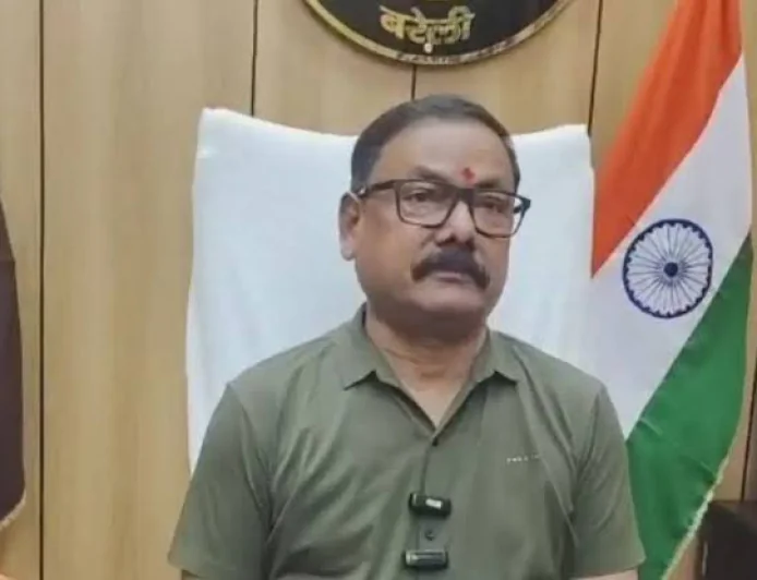 तीन बार टाइपिंग टेस्ट में फेल हुए क्लर्क, बरेली DM ने चतुर्थ श्रेणी पद पर किया पदावनत