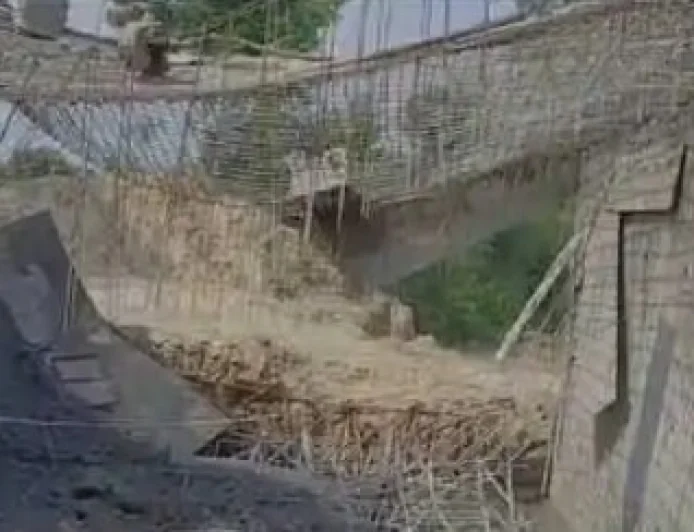 मोतिहारी में 13 करोड़ के पुल का संपर्क पथ उद्घाटन के 20 दिन बाद टूटा, निर्माण गुणवत्ता पर उठे सवाल
