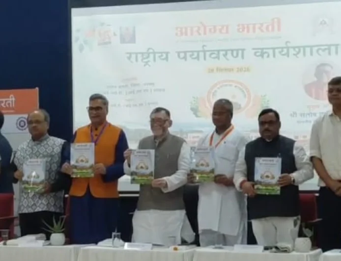 धनबाद पहुंचे राज्यपाल संतोष गंगवार, IIT-ISM के दो कार्यक्रमों में हुए शामिल; पर्यावरण और भूगर्भीय जल संकट पर दिया संदेश