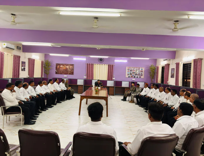 सैनिक स्कूल गोपालगंज में जीओसी ने शैक्षणिक व प्रशासनिक व्यवस्थाओं की समीक्षा की, कैडेट्स को नेतृत्व, अनुशासन और उत्कृष्टता के साथ राष्ट्रसेवा के लिए किया प्रेरित