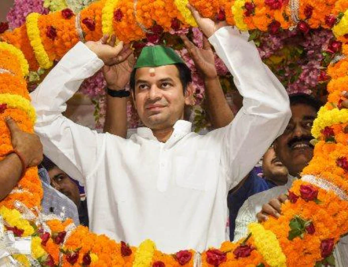 रियलिटी शो में एंट्री से पहले तेज प्रताप यादव का पटना में रोड शो, लोगों से की वोट की अपील