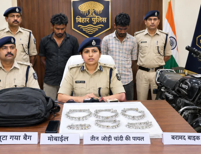 गया में लूटकांड का खुलासा, दो आरोपित गिरफ्तार; तीन जोड़ी चांदी की पायल और बाइक बरामद