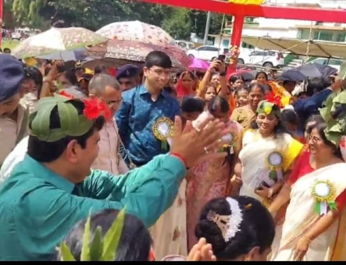 करम की धुन पर झूमा बोकारो थर्मल, लोगों के साथ उपायुक्त अजय नाथ झा ने भी थिरकाए कदम