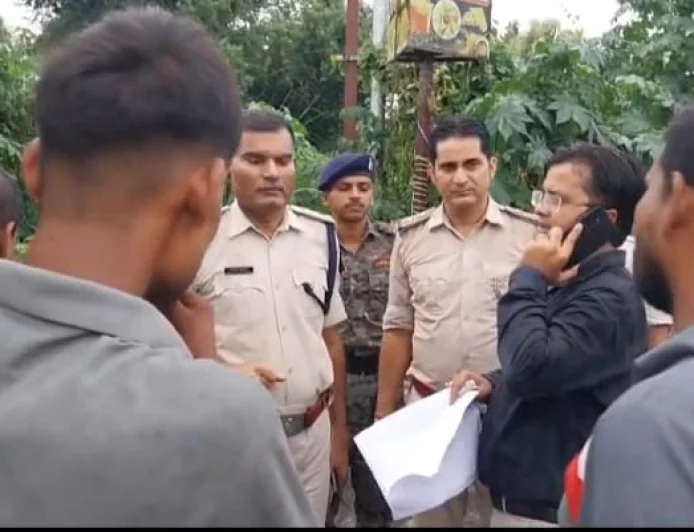 रोहतास में NH-2 पर अवैध पार्किंग के खिलाफ बड़ी कार्रवाई, 50 वाहनों से 2 लाख से अधिक जुर्माना