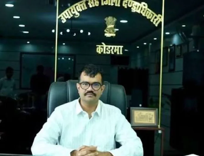 कोडरमा DC के नाम पर साइबर ठगी की कोशिश, ‘उत्कर्ष गुप्ता IAS’ की फर्जी Facebook ID से भेजी जा रही फ्रेंड रिक्वेस्ट