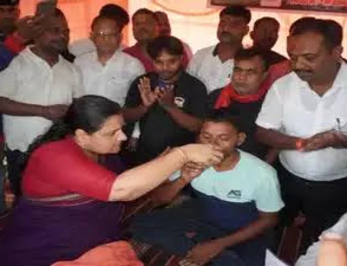 बोकारो में नियुक्ति पत्र मिलते ही खत्म हुआ सजल कुमार का अनशन, विधायक श्वेता सिंह ने जूस पिलाकर कराया समाप्त