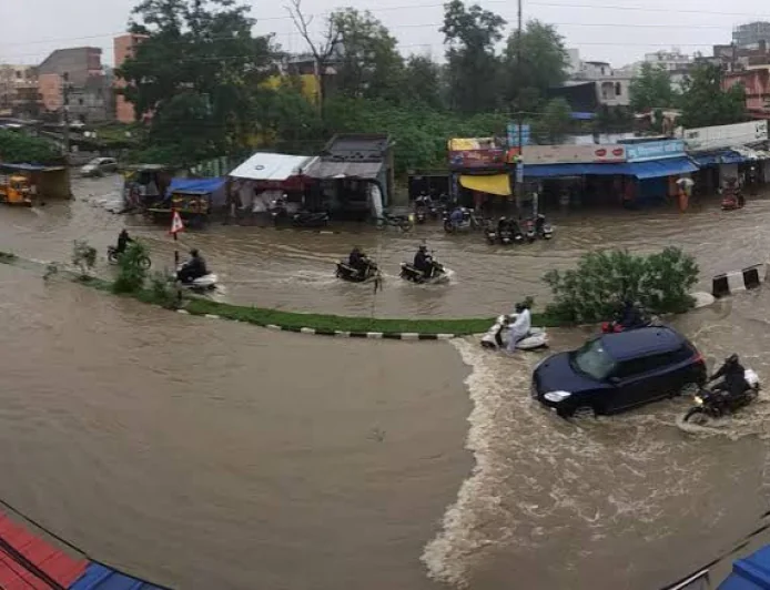 झारखंड में आंधी-पानी का दौर जारी, रांची में सुबह से झमाझम बारिश