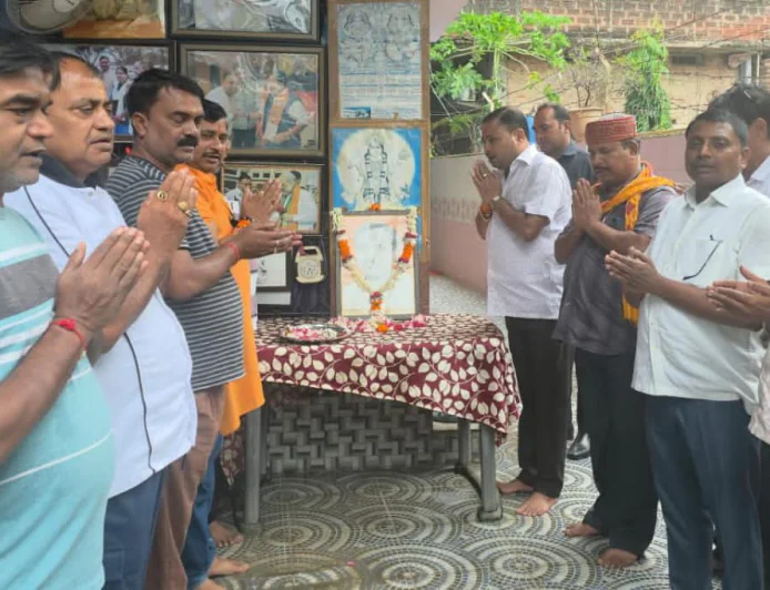 पंडित दीनदयाल उपाध्याय की जयंती पर श्रद्धासुमन अर्पित, भाजपा किसान मोर्चा कार्यालय में आयोजित हुआ कार्यक्रम, कार्यकर्ताओं ने उनके आदर्शों पर चलने का लिया संकल्प
