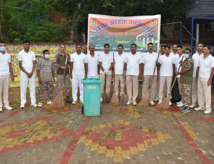 पितृपक्ष मेला को लेकर सीताकुंड में 47 बटालियन सीआरपीएफ ने चलाया स्वच्छता अभियान, पिंडदानियों के स्वागत को स्वच्छ हुआ सीताकुंड, सीआरपीएफ जवानों ने दिया स्वच्छता का संदेश
