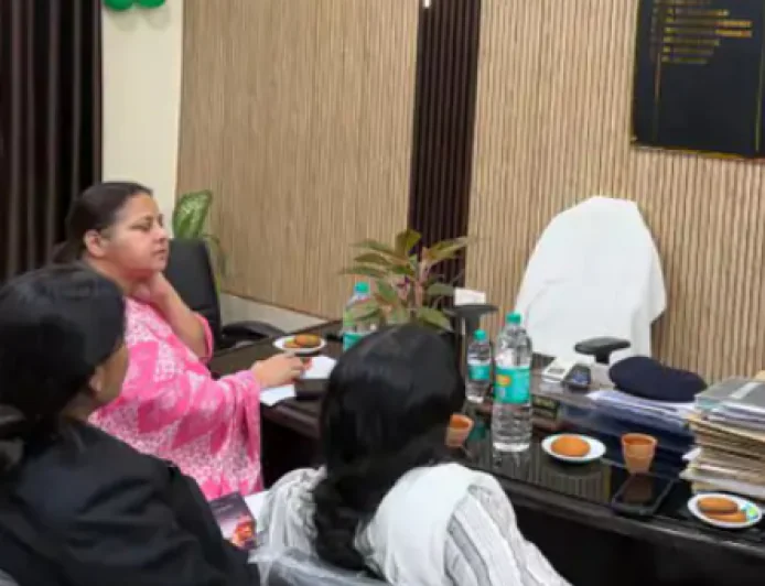 जमुई कांड: पीड़ित परिवार की बिना ब्लर तस्वीर शेयर करने पर विवाद, तेजस्वी ने CM सम्राट चौधरी पर कार्रवाई की मांग की