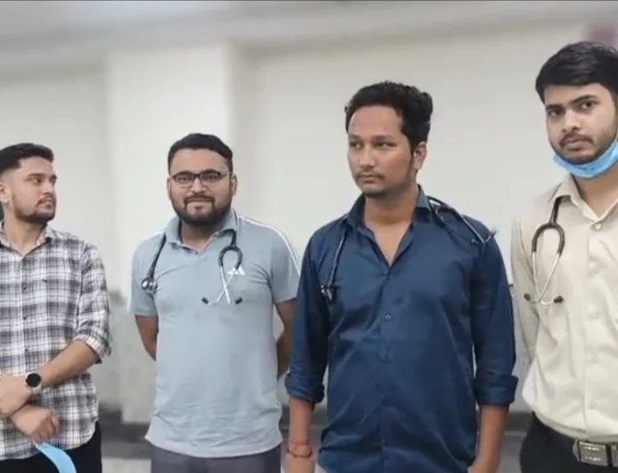 PMCH में जूनियर डॉक्टरों का OPD बहिष्कार, सुरक्षा समेत कई मांगों पर सरकार को अल्टीमेटम; इमरजेंसी-ICU सेवा जारी