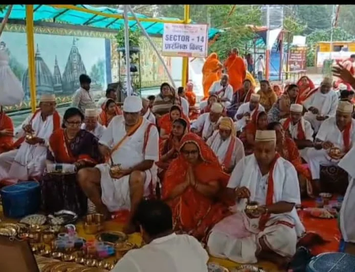 गयाजी में 17 दिवसीय पिंडदान अनुष्ठान शुरू, 54 वेदियों पर पिंडदान करेंगे श्रद्धालु