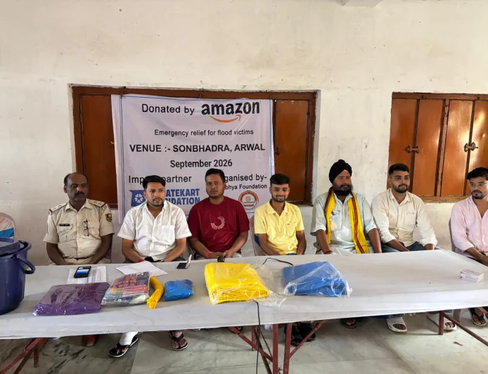 सोनभद्र में बाढ़ पीड़ित 250 परिवारों के बीच अलभ्या फाउंडेशन ने बांटी राहत सामग्री