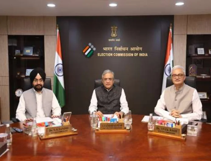 SIR पर चुनाव आयोग के बड़े फैसले: नोटिस वाले मतदाताओं के घर जाएंगे BLO, दिल्ली में दावा-आपत्ति की तारीख 30 अक्टूबर तक बढ़ी