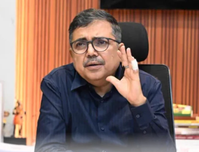 सड़क सुरक्षा में लापरवाही बर्दाश्त नहीं: उपायुक्त अजय नाथ झा, ब्लैक स्पॉट सुधारने और अवैध पार्किंग पर सख्ती के निर्देश
