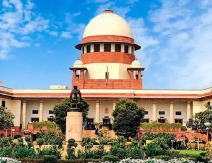 सुप्रीम कोर्ट का अहम फैसला: सरकारी अधिकारियों के खिलाफ FIR के लिए पहले से मंजूरी जरूरी नहीं, धारा 197 पर स्पष्ट की स्थिति