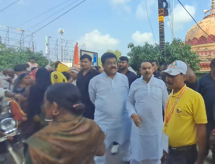 रामशिला में पिंडदानियों के बीच पहुंचे महापौर, व्यवस्थाओं का लिया फीडबैक