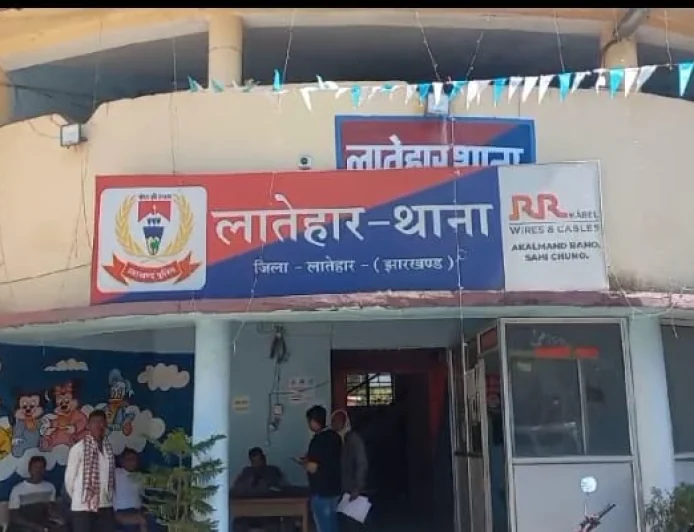लातेहार में बाइक सवार युवक को अपराधियों ने मारी गोली, रिम्स ले जाने के दौरान मौत; पतकी जंगल में वारदात