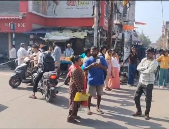 हजारीबाग सदर अस्पताल में इंजेक्शन के बाद महिला की मौत, परिजनों ने उठाए सवाल; झंडा चौक पर प्रदर्शन