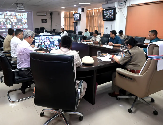 दुर्गा पूजा को लेकर झारखंड पुलिस अलर्ट, DGP ने की सुरक्षा तैयारियों की समीक्षा; 24x7 कंट्रोल रूम और ड्रोन निगरानी के निर्देश