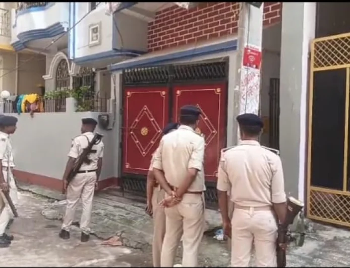 आरा में EOU की बड़ी कार्रवाई, मोबाइल सब-इंस्पेक्टर अमित कुमार गुप्ता के आरा और पटना स्थित ठिकानों पर छापेमारी