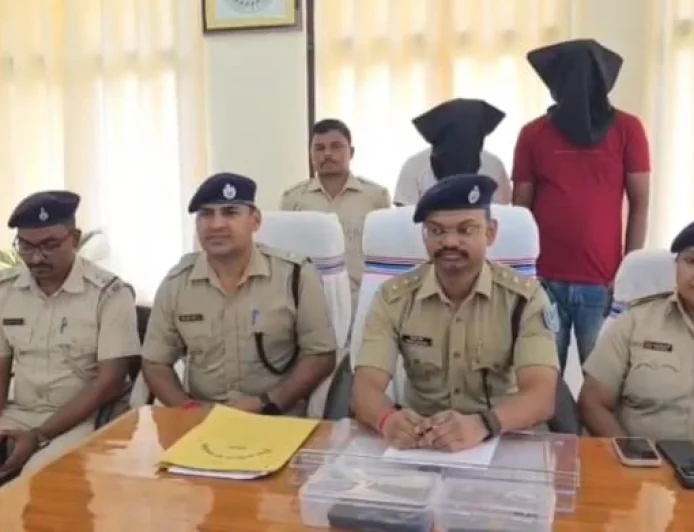 साइबर अपराधियों को SIM सप्लाई करने वाले दो POS एजेंट गिरफ्तार, 180 से ज्यादा SIM देने का आरोप