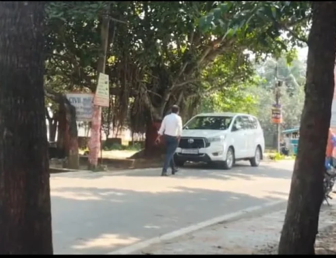 देवघर के नंदन पहाड़ रोड पर विकास चक्रवर्ती के आवास पर ED की छापेमारी की सूचना, इलाके में हलचल